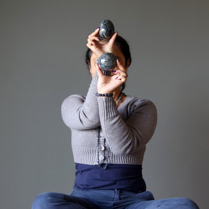 woman meditating with iolite stones