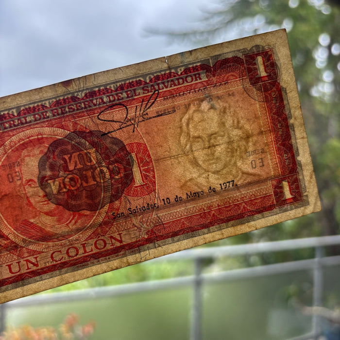 Vintage Banknote 1972 El Salvador 1 Colon Watermark Latin American Currency