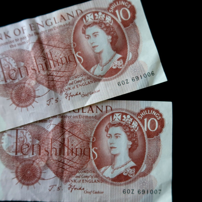 Vintage Banknote Lot England 10 Shillings Consecutive Pair Crisp Currency Set