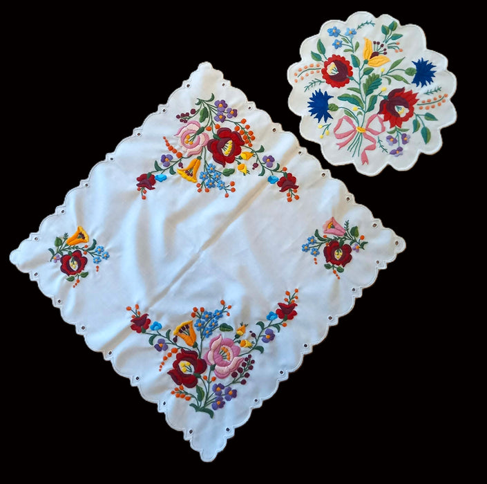 Vintage Hungarian Kalocsa Set Superb Hand Embroidered Floral Table Topper & Doily Mat 1970s