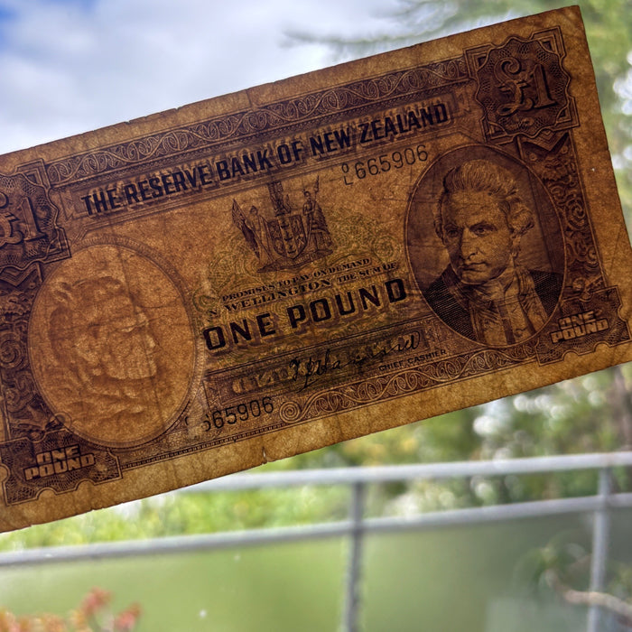 Vintage Banknote New Zealand 1 Pound Captain Cook Maritime Maori Watermark
