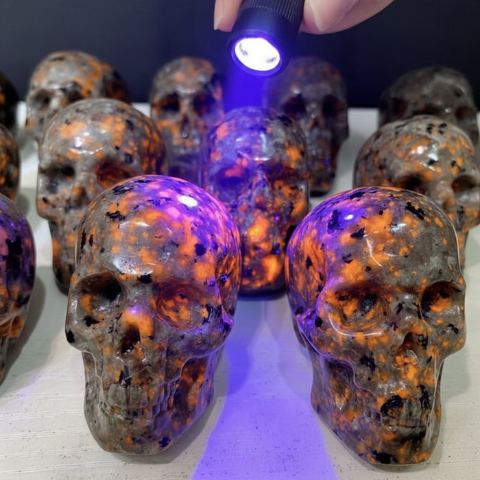 Yooperlite Skull UV-Reactive Glow Stone Gray Sodalite