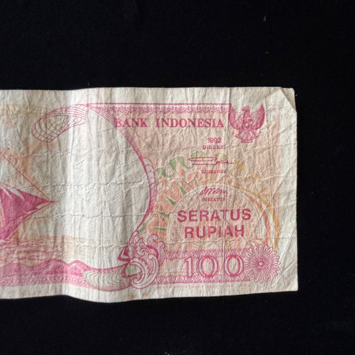 Vintage Banknote 1992 Indonesia Red Sail Boat Volcano UV Watermark 100 Rupia