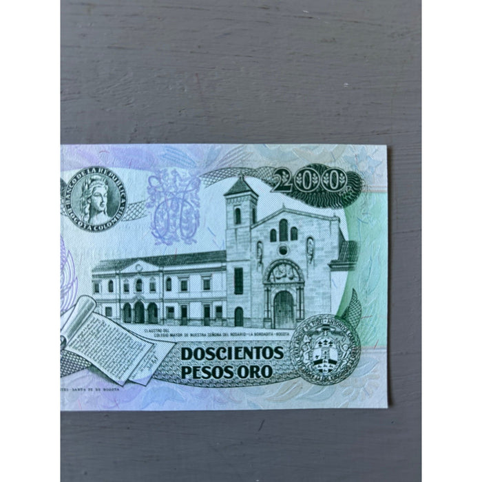 Vintage Banknote 1992 Colombia 200 Pesos Oro UV Verified Bogota Jose Mutis UNC