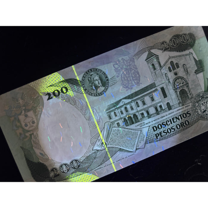 Vintage Banknote 1992 Colombia 200 Pesos Oro UV Verified Bogota Jose Mutis UNC