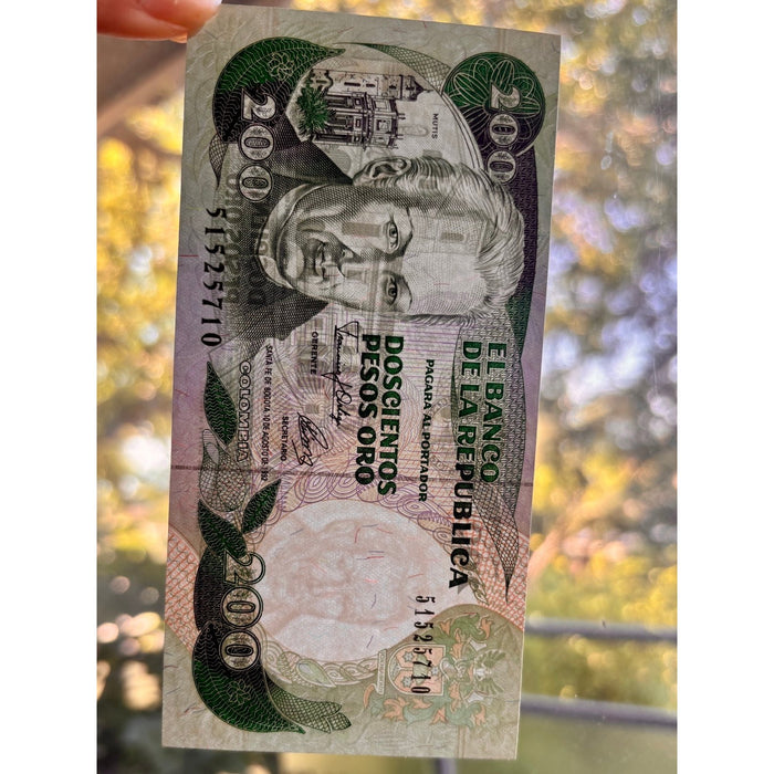 Vintage Banknote 1992 Colombia 200 Pesos Oro UV Verified Bogota Jose Mutis UNC