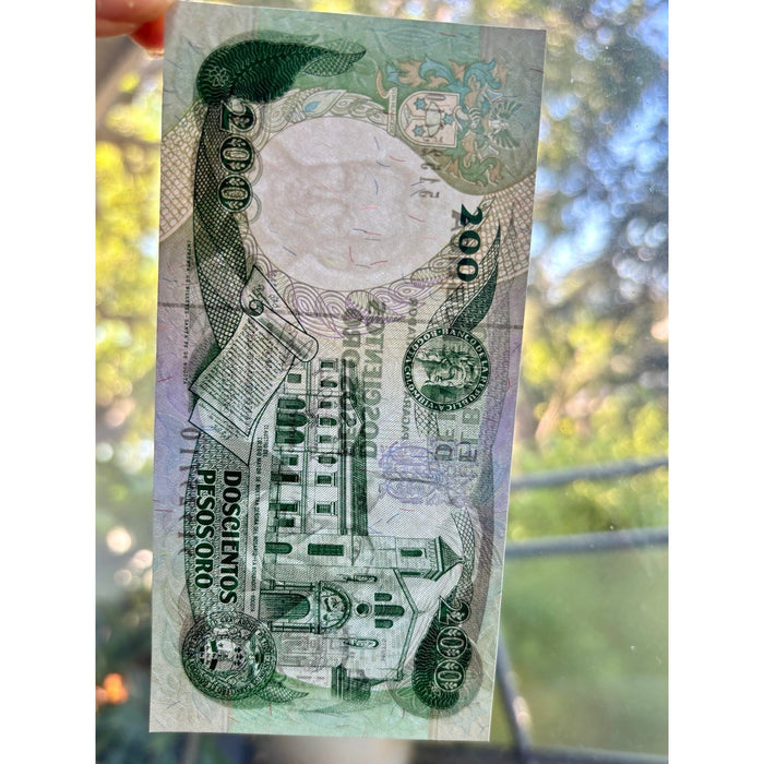 Vintage Banknote 1992 Colombia 200 Pesos Oro UV Verified Bogota Jose Mutis UNC