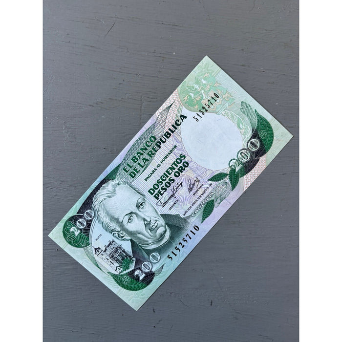 Vintage Banknote 1992 Colombia 200 Pesos Oro UV Verified Bogota Jose Mutis UNC