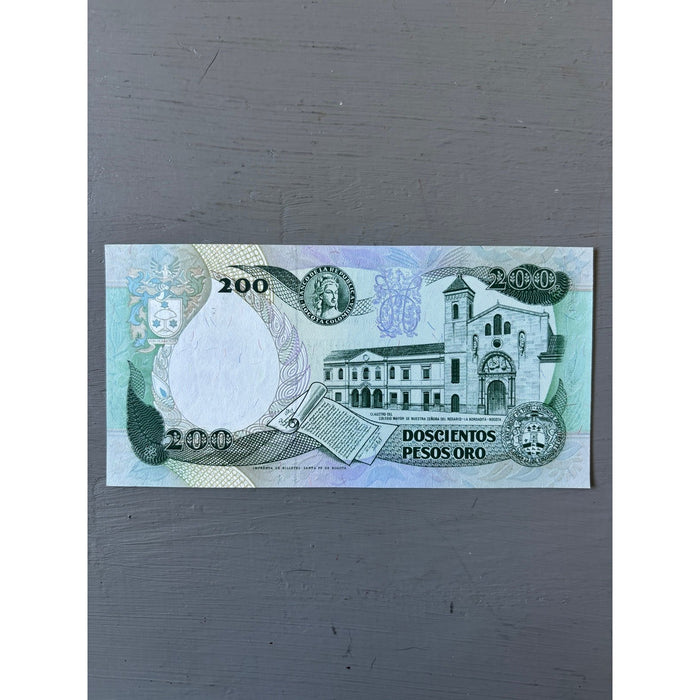Vintage Banknote 1992 Colombia 200 Pesos Oro UV Verified Bogota Jose Mutis UNC