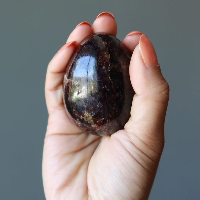 red garnet egg