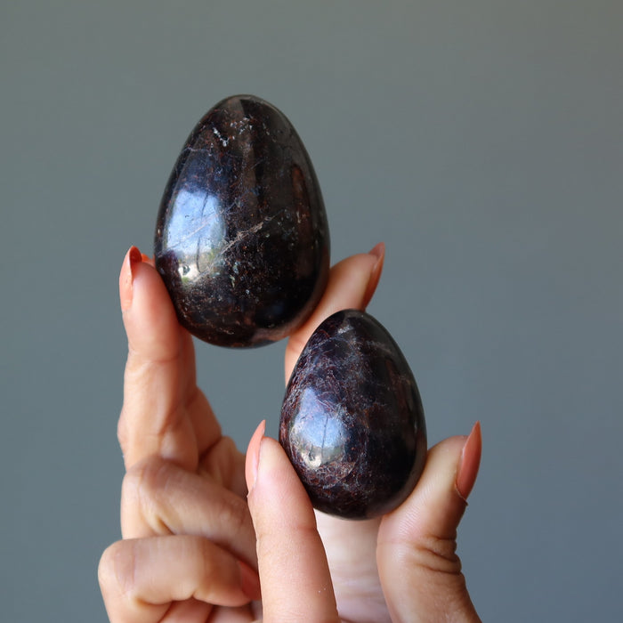 red garnet eggs