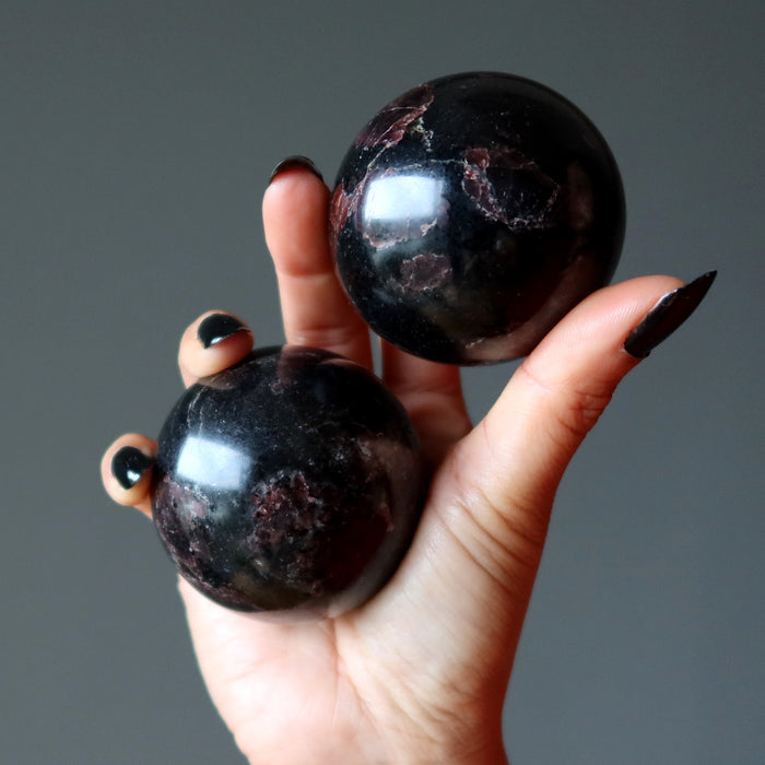 garnet in black balls