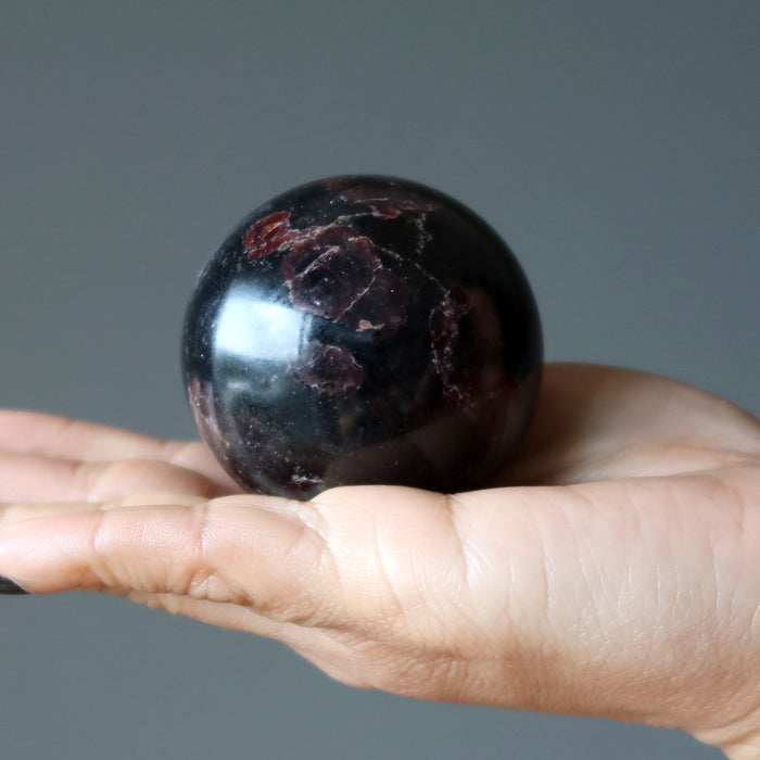 garnet in black ball