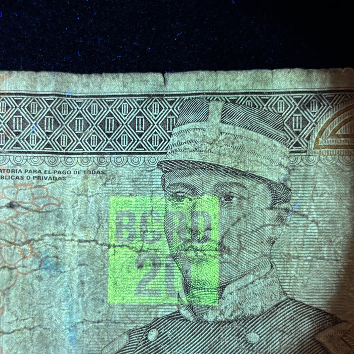 Vintage Banknote 2003 Dominican Republic 20 Pesos UV Verified Caribbean Currency