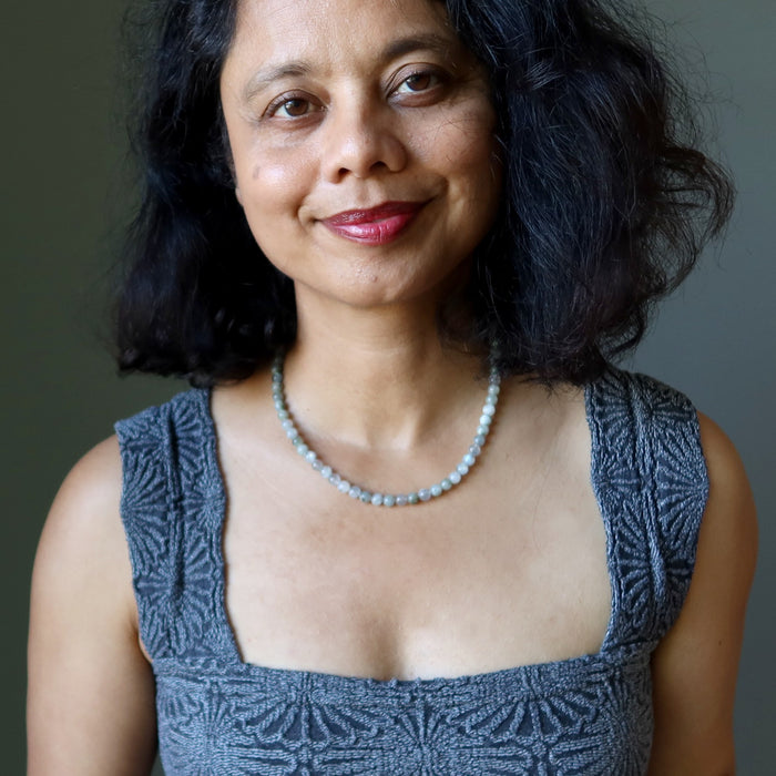 Woman wearing a Labradorite necklace 