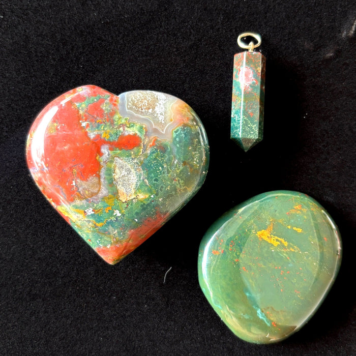 Bloodstone Set Heart Worry Stone Point Pendant Red Green Crystal Lot