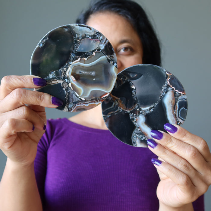 two onyx charger circles