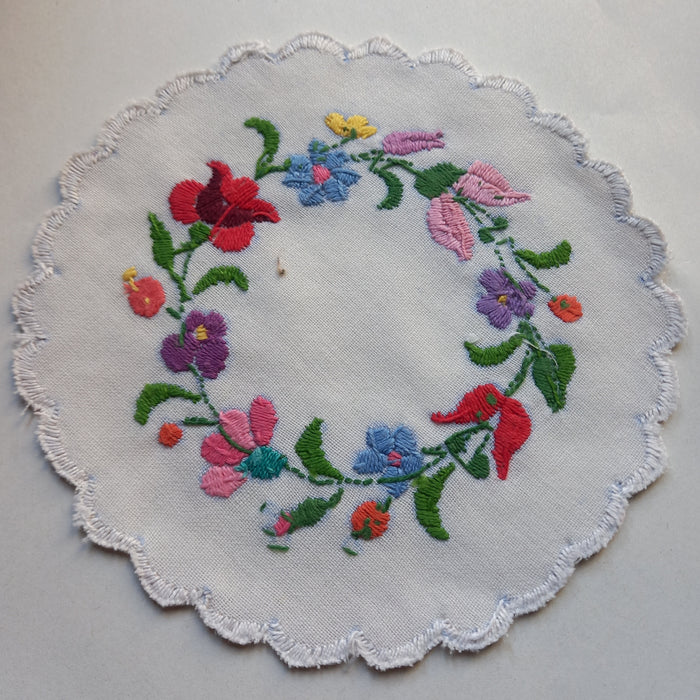 Vintage Hungarian Kalocsa Doily Set 6 Handmade Floral Cottage Table Decor 1970-80s