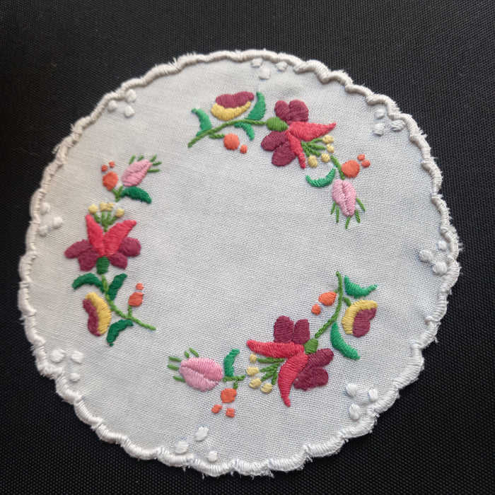 Vintage Hungarian Kalocsa Doily Set 6 Handmade Floral Cottage Table Decor 1970-80s