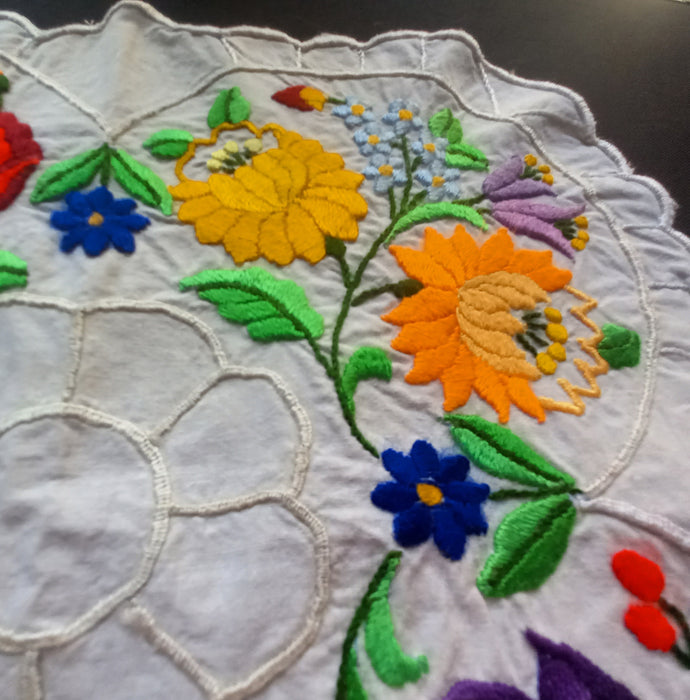 Vintage Hungarian Kalocsa Table Topper Centerpiece Floral Handmade 1970-80s