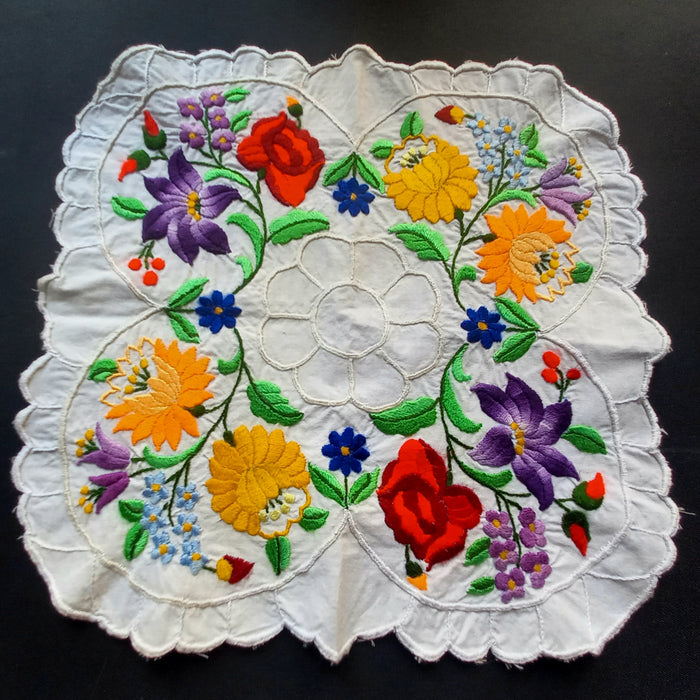 Vintage Hungarian Kalocsa Table Topper Centerpiece Floral Handmade 1970-80s