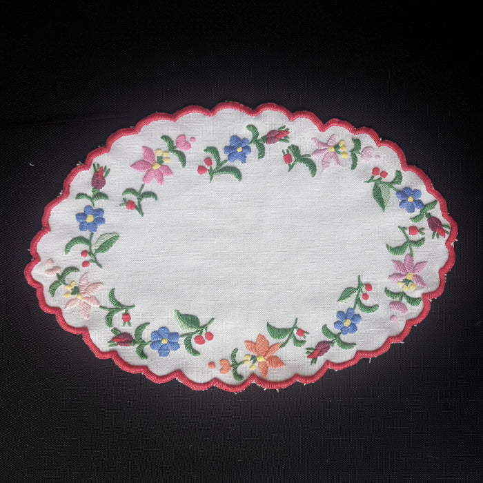 Vintage Hungarian Kalocsa Doily Oval Handmade Embroidery Home Decor 1970-80s