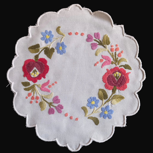hungarian kalocsa doily vintage 1960s linen with hand-embroided flower wreath