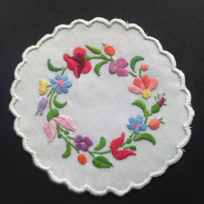 Vintage Hungarian Kalocsa Doily Set 6 Handmade Floral Cottage Table Decor 1970-80s