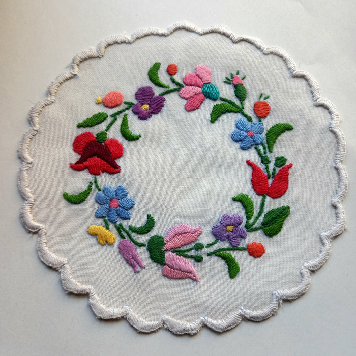 Vintage Hungarian Kalocsa Doily Set 6 Handmade Floral Cottage Table Decor 1970-80s