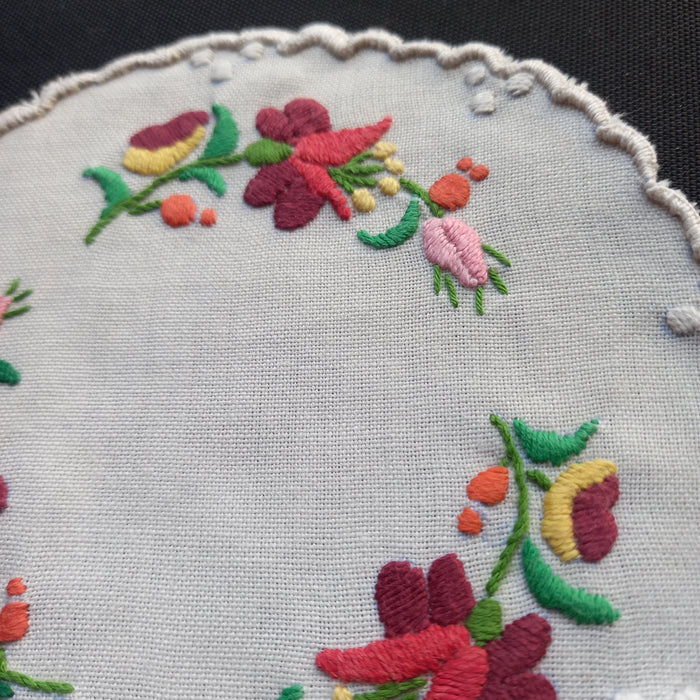 Vintage Hungarian Kalocsa Doily Set 6 Handmade Floral Cottage Table Decor 1970-80s