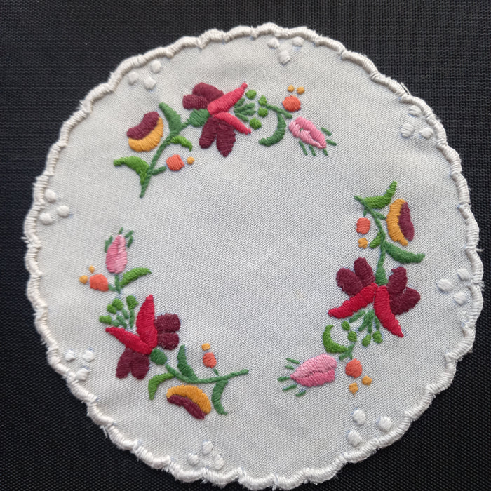 Vintage Hungarian Kalocsa Doily Set 6 Handmade Floral Cottage Table Decor 1970-80s