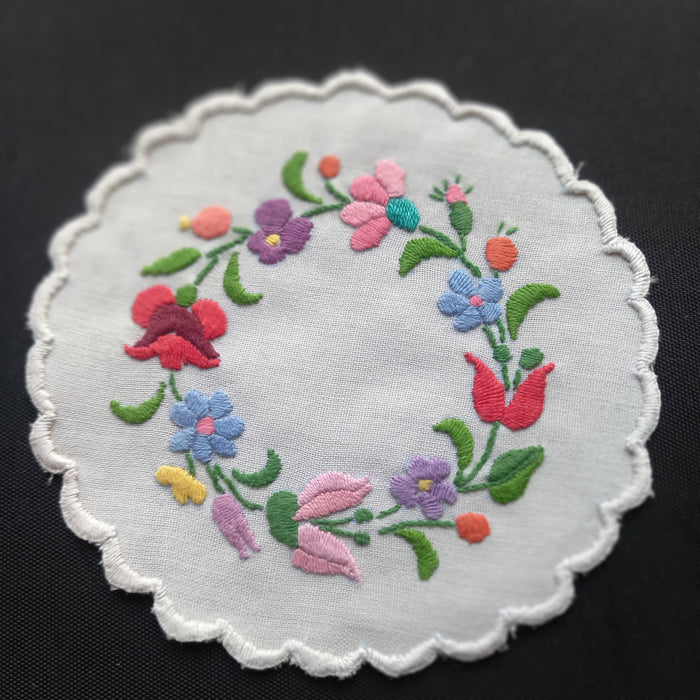 Vintage Hungarian Kalocsa Doily Set 6 Handmade Floral Cottage Table Decor 1970-80s