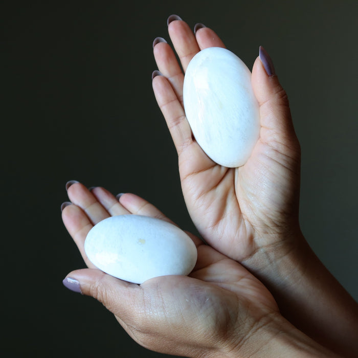 scolecite palm stones