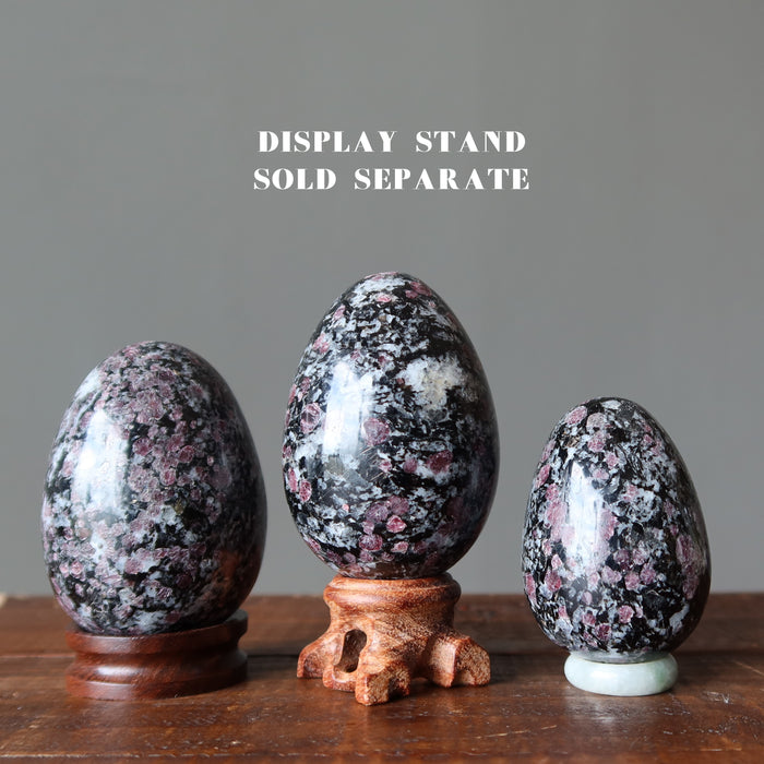 spinel eggs on stands