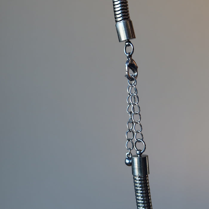 showing lobster clasp