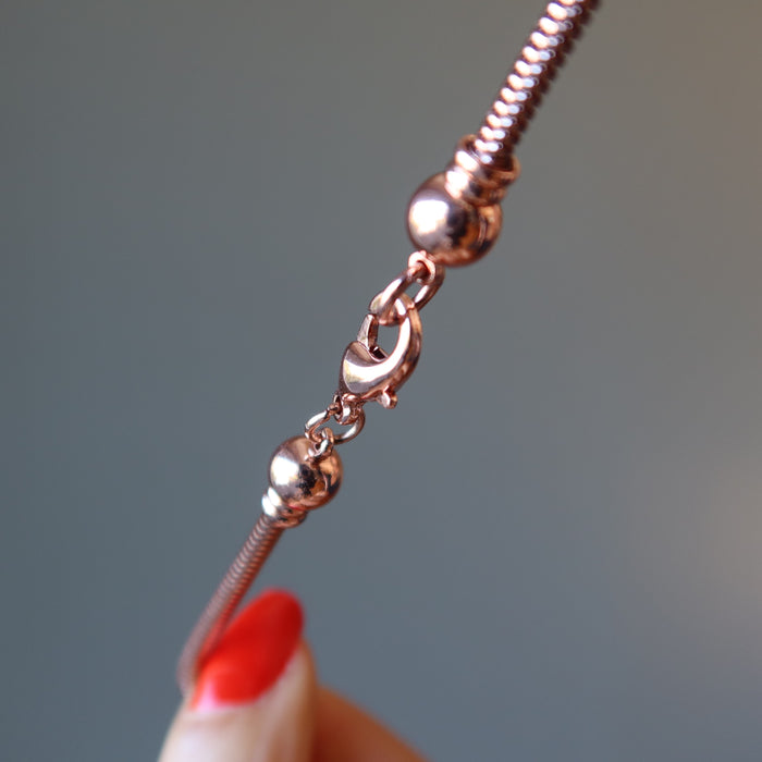 showing lobster clasp