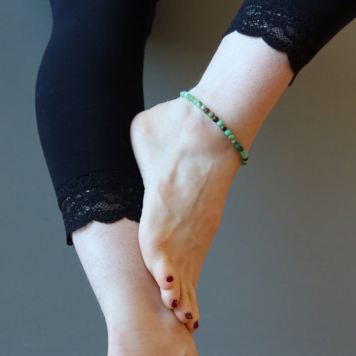 foot modeling chrysoprase anklet