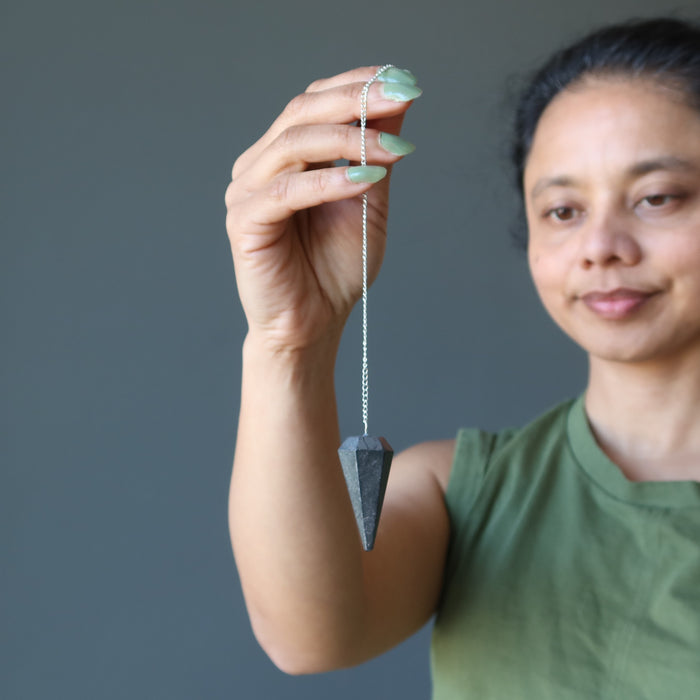 woman using hematite pendulum