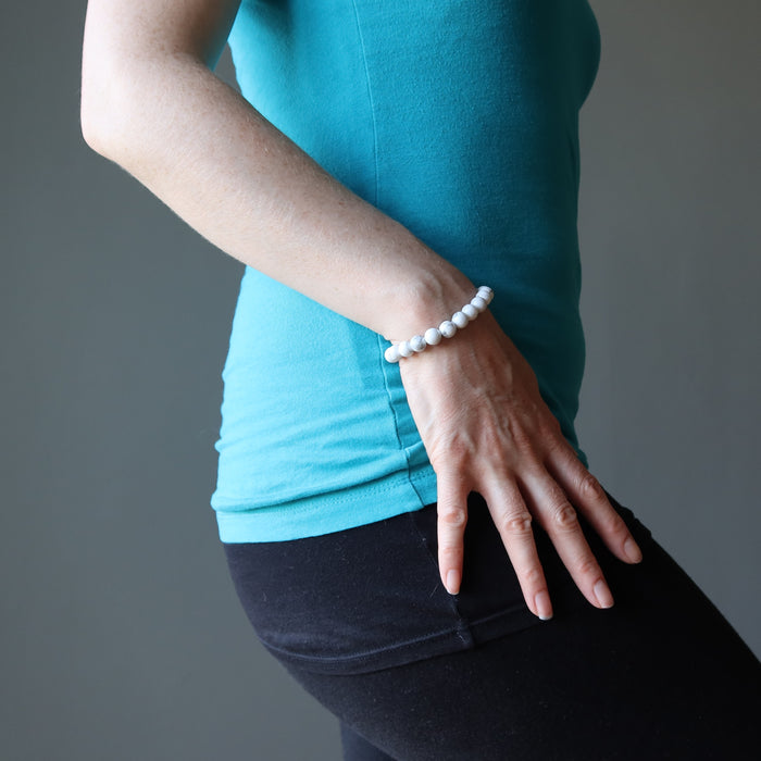 female hand on hip modeling howlite stretch bracelet