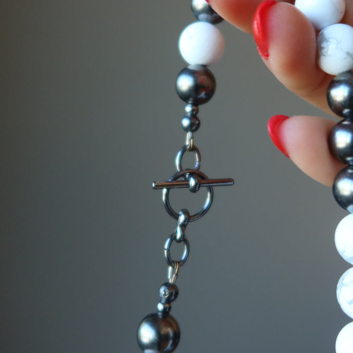 showing toggle clasp