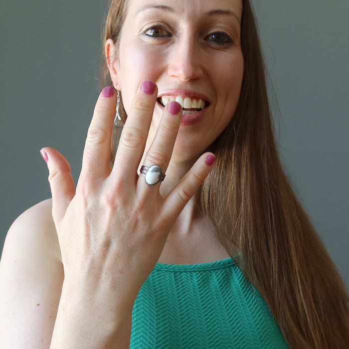 female model wearing howlite ring