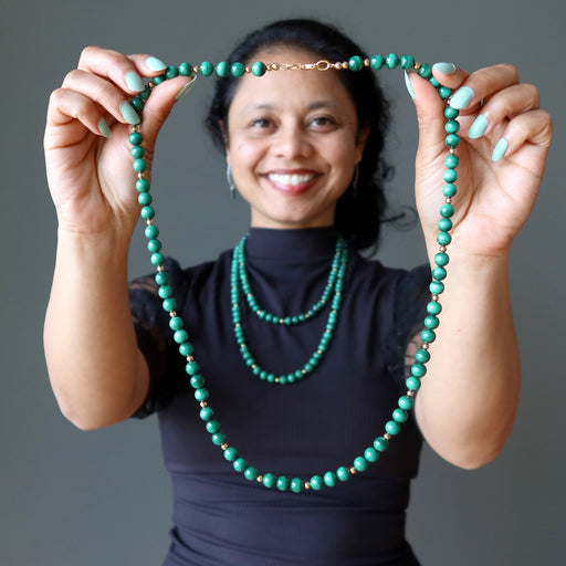 female modeling malachite necklace