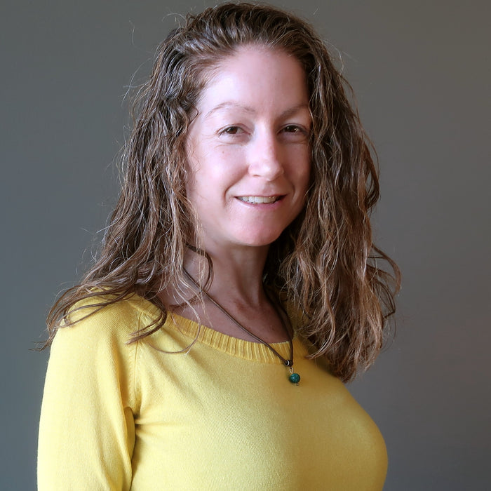 model wearing malachite necklace